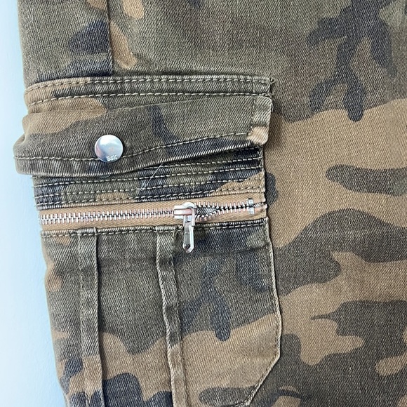 Jean  with pockets - Picture 3 of 5